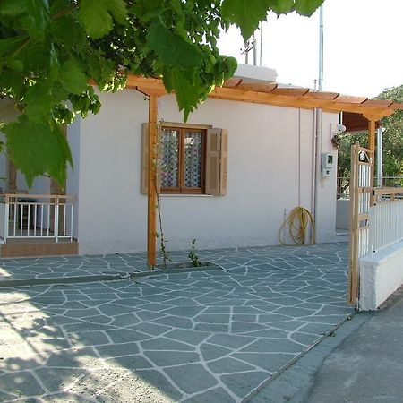 George'S Apartment Agia Marina  Chambre photo