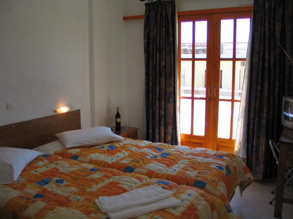 George'S Apartment Agia Marina  Chambre photo